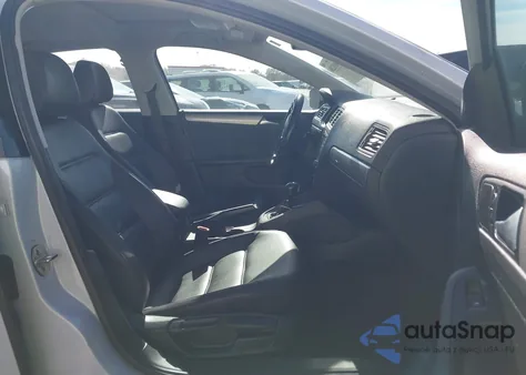 2017 Volkswagen Jetta 1.4T Se z USA, uszkodzony, nr VIN 3VWDB7AJ9HM316577